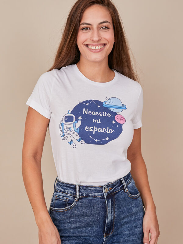 Camiseta Necesito Mi Espacio